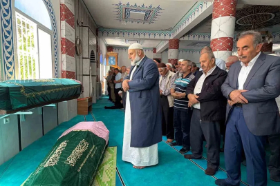 Denizli’deki otobüs faciasında hayatını kaybeden anne ve kızı İzmir’de toprağa verildi

