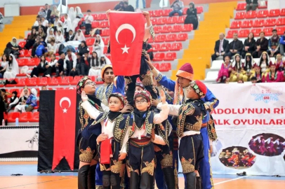 923 öğrenci, 67 ekip, 50 okul: Kars’ta Halk Oyunları Şenliği’nde ter döktü
