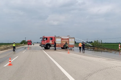 Saman yüklü pikap alev aldı, sürücü ve yanındakiler son anda kurtuldu
