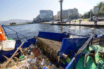 İzmir Körfezi’nden 1,2 milyon ton dip çamuru, binlerce ton atık temizlendi
