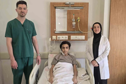 Şanlıurfa’da 8 santimetrelik dev beyin tümörü kapalı yöntemle alındı
