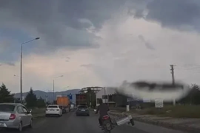 Elazığ’da motosiklet sürücüsünden tehlikeli yolculuk
