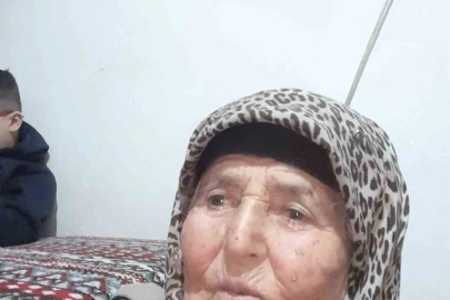 Tarlada uyuyan kadın iş makinesinin altında can verdi
