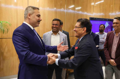 Bakan Fidan, Bangladeş’te mevkidaşı Rahman ile bir araya geldi
