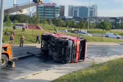 Bağcılar’da yangından dönen itfaiye aracı devrildi: 3 yaralı
