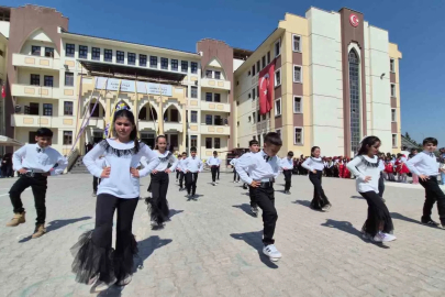İlkokul öğrencileri ‘Yaza Merhaba Şöleni’ ile eğlendi
