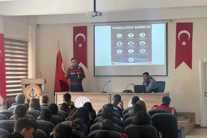 Sinop’ta öğrenciler siber tehlikelere karşı bilgilendirildi
