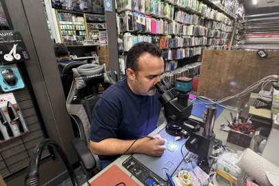 Uyurken telefonunuzu yastığın altına koymayın
