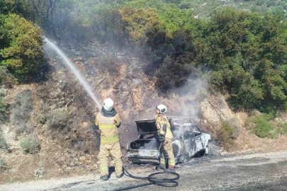 İzmir’de otomobil yangını korkuttu
