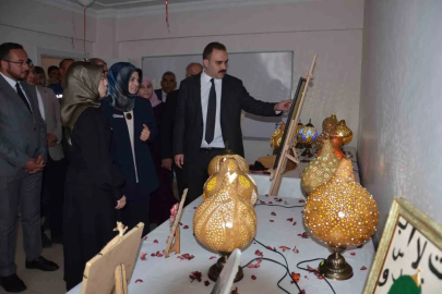 Tercan’da Hayat Boyu Öğrenme Haftası Sergisi açıldı
