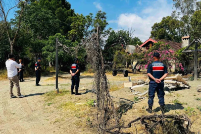 Kemer’de kaçak bungalov yapılar yıkıldı

