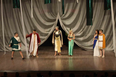 EGİAD Tiyatro Kulübü’nden anlamlı gece
