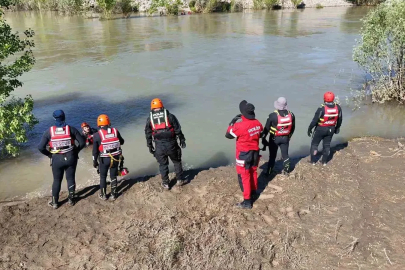 Kelkit Çayı’na atlayan kızın izine 20 gündür rastlanmadı
