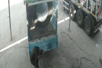 Siirt’te şişirilen lastik bomba gibi patladı: 2 yaralı
