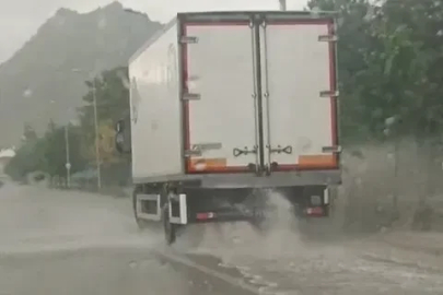 Sivrihisar’da sağanak etkili oldu, sürücüler zor anlar yaşadı
