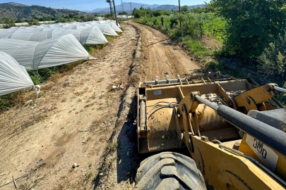 Efeler Belediyesi, tarım yollarını bakıma aldı
