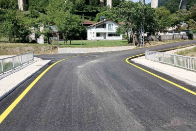 Düzce’de köylerde yol çizgi çalışmaları tamamlanıyor
