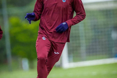 Trabzonspor, Ernest Muçi ile 3+1 yıllık sözleşme imzaladı
