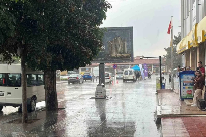 Çorum’da aniden bastıran sağanak vatandaşlara zor anlar yaşattı
