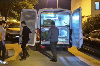 Babasının cesediyle 2 gün aynı evde yaşadı

