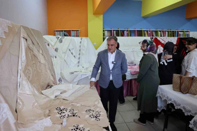 Başkan Özdoğan, el emeği göz nuru eserleri inceledi
