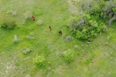 Muhtar, kaçak kazı şüphelilerini dronla görüntüledi

