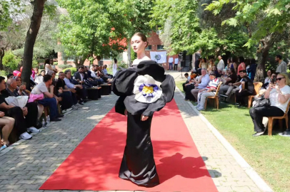 Bayındır’da moda tasarımı defilesi damga vurdu
