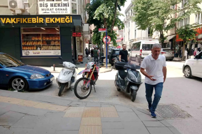 Görme engelli yolunu işgal etti

