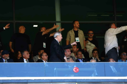Fenerbahçe olağanüstü seçimli genel kurulunda arbede çıktı
