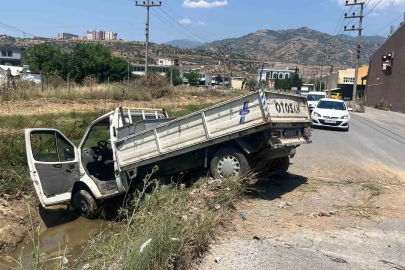 Direksiyon hakimiyetini kaybedince kanala uçtu
