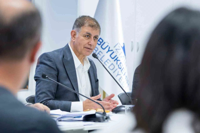 Başkan Tugay: "Zeytinin değerini ekonomiye yansıtmalıyız"
