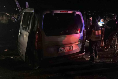 Traktöre çarpan araçta 4 kişi yaralandı
