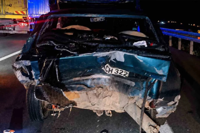 Bankette duran otomobile çarpan araç hurdaya döndü: 6 yaralı
