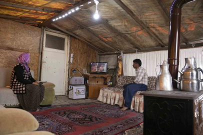 Yörük çadırları güneş enerjisiyle aydınlanıyor
