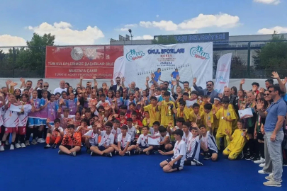 Beypazarı Akşemseddin Ortaokulu, çim hokeyinde Türkiye derecesi elde etti
