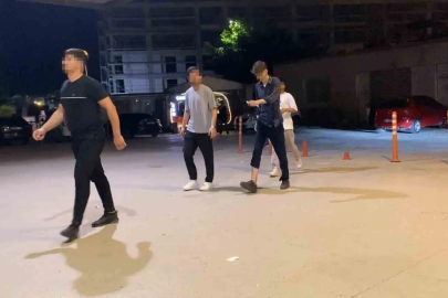 Parktaki gençlere pompalı tüfekle saldırdı: 10 yaralı
