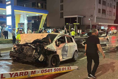 Atakum’da kontrolden çıkan otomobil karşı şeride geçti: 5 yaralı
