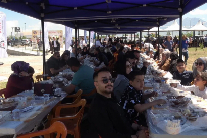 Van’da ’Dünya Kahvaltı Günü’ renkli görüntülerle kutlandı

