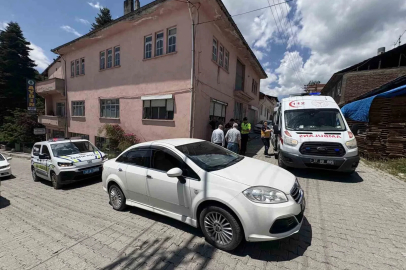 Oyun oynarken yola atlayan çocuğa otomobil çarptı
