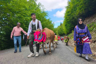 Trabzon’un Şalpazarı ilçesinde geleneksel yayla göçü başladı
