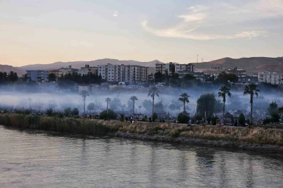 Cizre’de mangal dumanı nehir üzerinde sis görünümü oluşturdu
