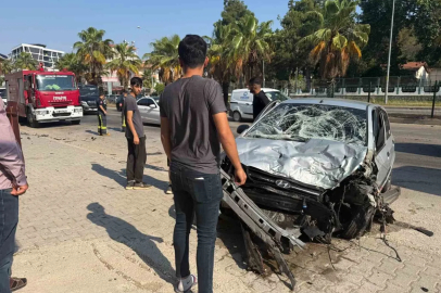 Kontrolden çıkan otomobil refüjdeki bariyerlere çarptı: 1 yaralı
