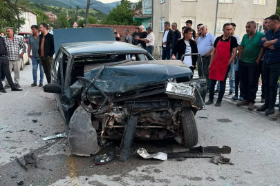 Yozgat’ta freni patlayan otomobil iki araca çarptı: 6 yaralı
