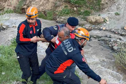 Erzurum’da mantar toplarken mahsur kalan çift kurtarıldı
