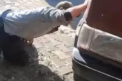 Tokat’ta aracın motor kısmına giren yılanı itfaiye ekipleri kürekle yakaladı
