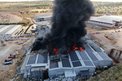 Gaziantep’teki fabrika yangını dron ile görüntülendi
