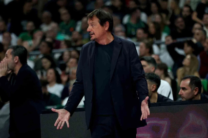 Ergin Ataman, Olimpiakos taraftarına cevap verdi
