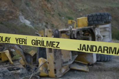 İş makinesi 20 metrelik uçurumdan yuvarlandı: Operatör ağır yaralı
