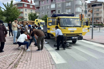 Kamyonetin altında kalan elektrikli bisiklette can pazarı: 3’ü çocuk 4 yaralı
