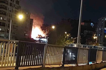 İzmir’de otluk alanda korkutan yangın
